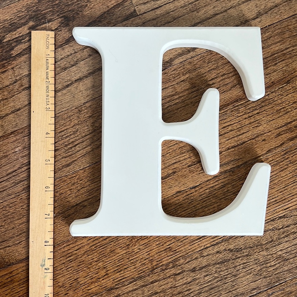 “E” initial letter wall hanging
